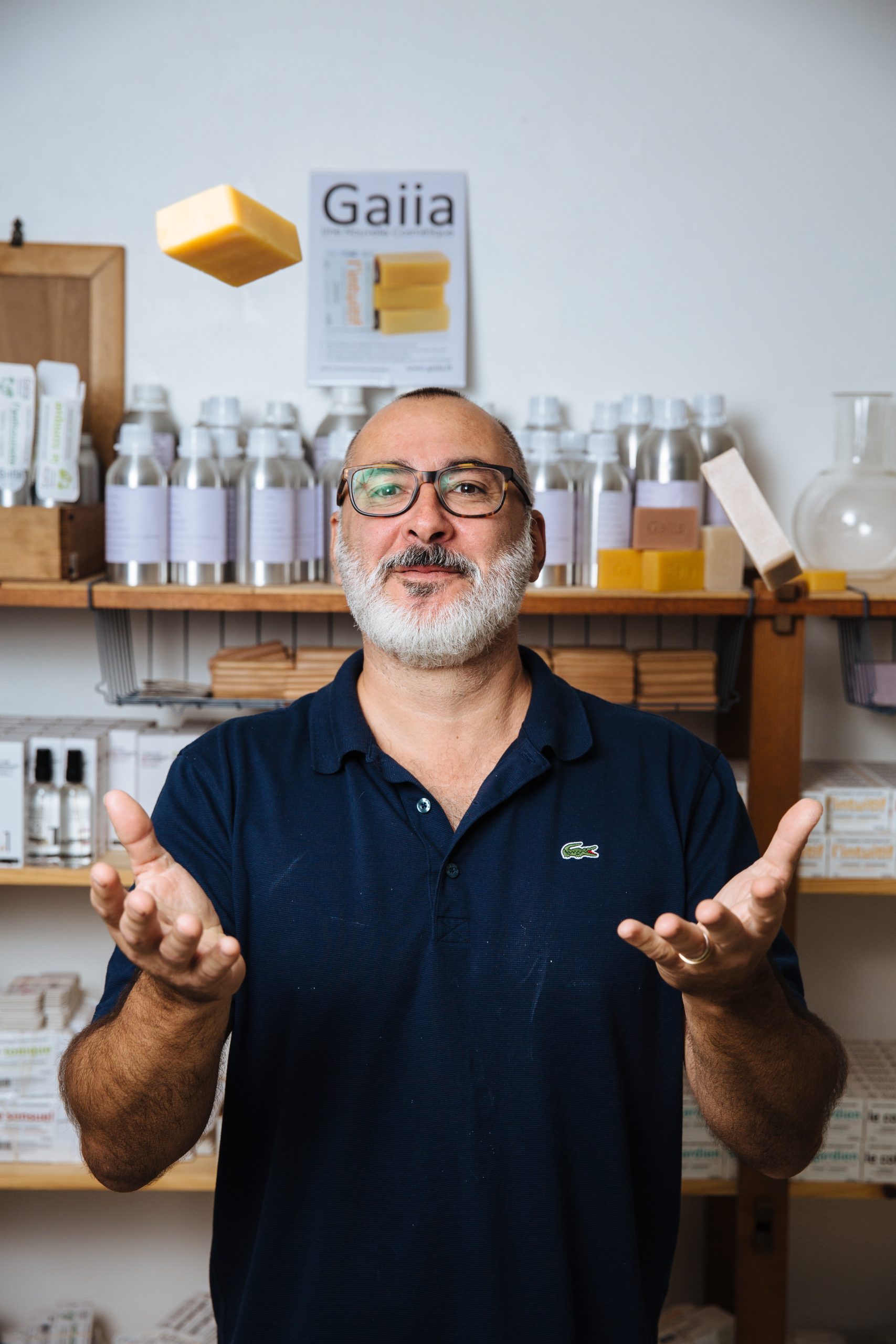 Franck Peiffer a créé un e-commerce de savon artisanal. Il est basé à Chabeuil (Drôme) et est soutenu par l'Adie.